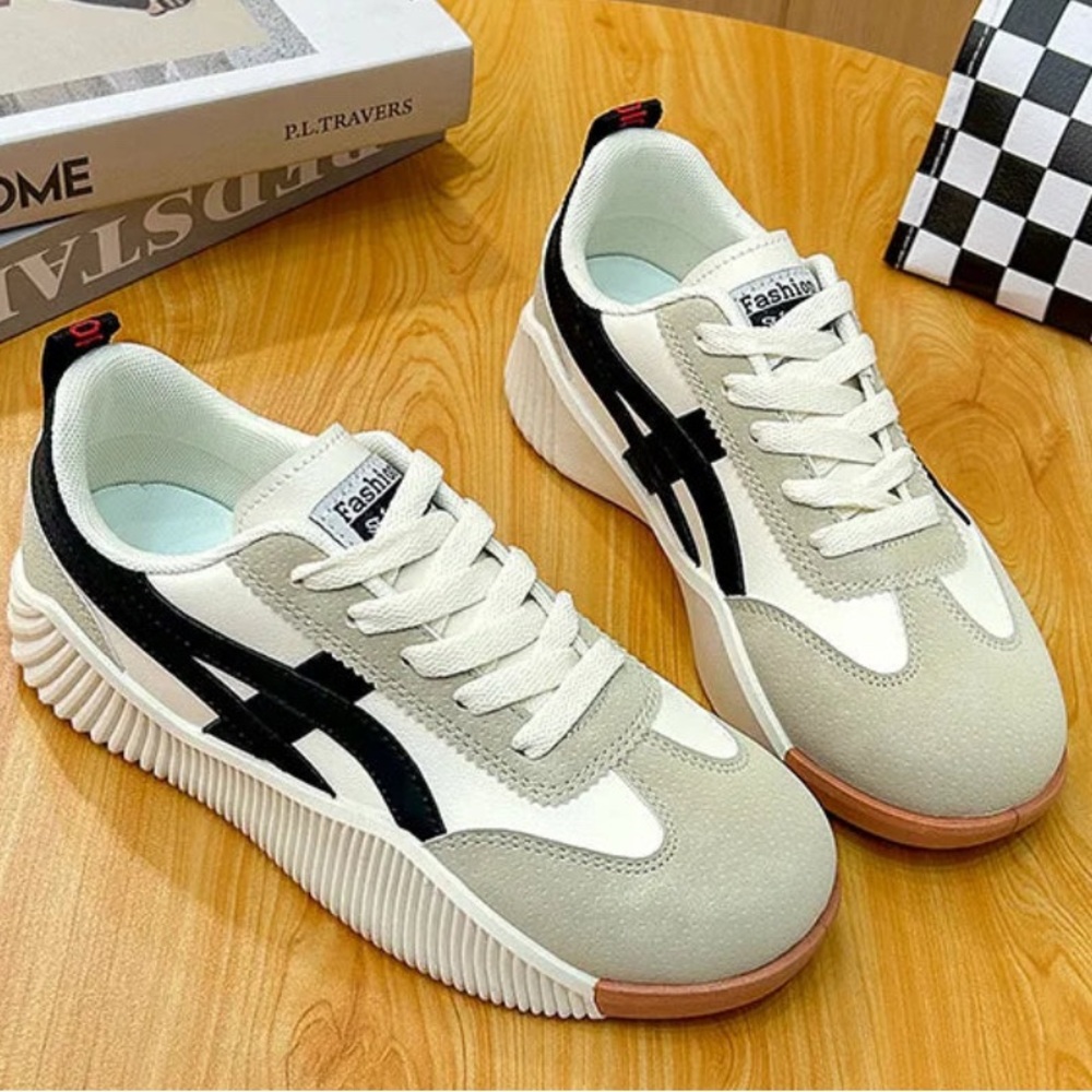 Stylish White/beige and Black Sneakers